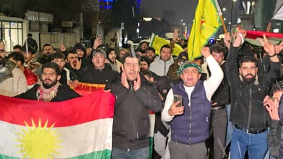 خۆپیشاندەرانی سلێمانی جەوی بەفربارینیان گەرم کردەوە بە هوتافلێدان