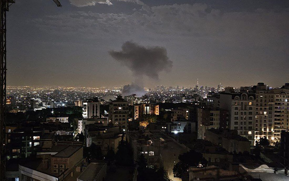 صور إيران ذاك الصباح.. طهران الجميلة بعوائل وأطفال تحت الصدمة