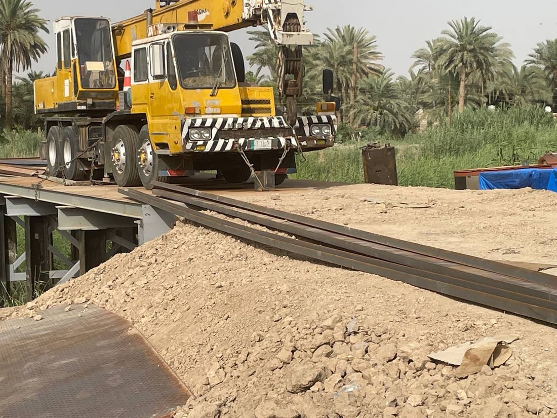 صور من مشروع جسر “البخاترة” في المشخاب.. الطريق إلى “الغربات” أسهل