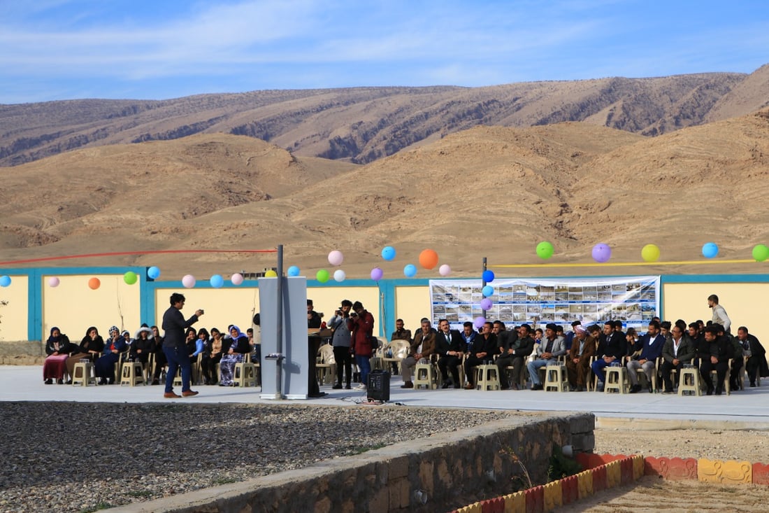 صور: “نادية مراد” تجهّز مدرسة جميلة لأطفال مدينتها