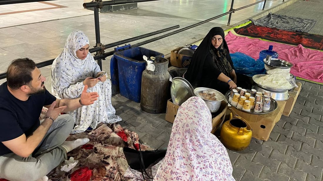 زوار النجف يستمتعون بفطور أم زهراء كل يوم لكنهم لا يعرفون قصتها الحزينة (صور)