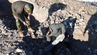 صور: صاروخ يفاجئ الشركة العاملة في تأهيل قلعة تلعفر.. والحشد تكفل بالمهمة