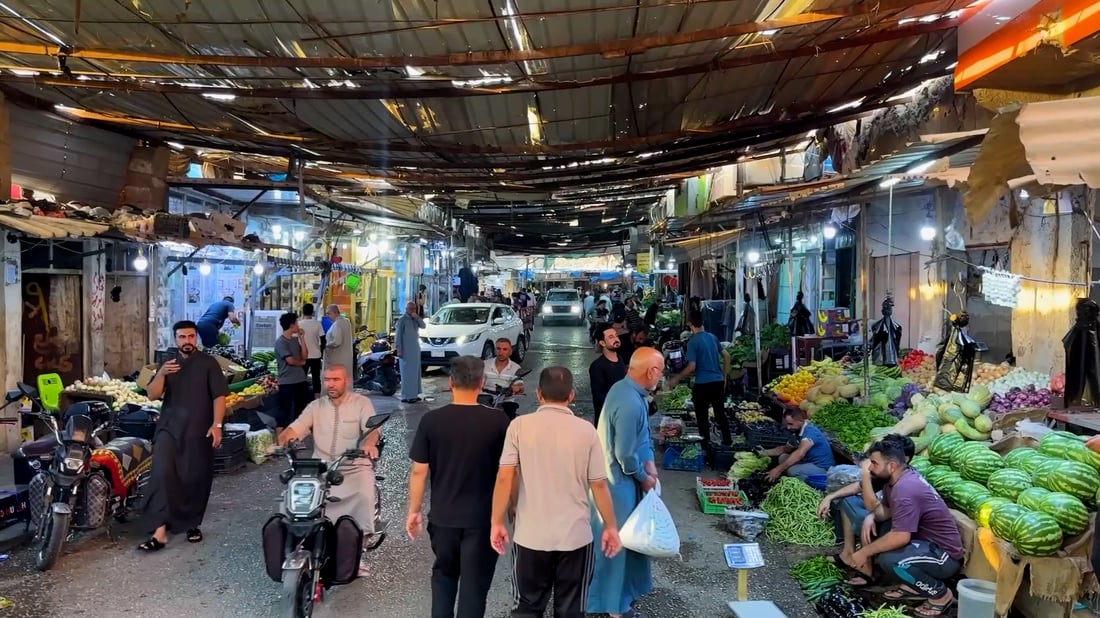 Farmers in Hit supply dawn-harvested crops to local markets