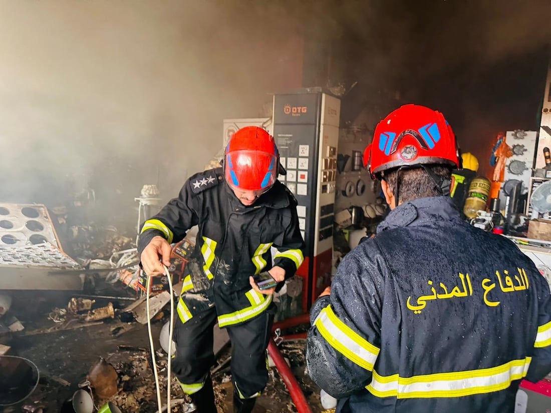 صور من بابل قبل قليل: حريق يلتهم مجمعاً لبيع المواد الإنشائية