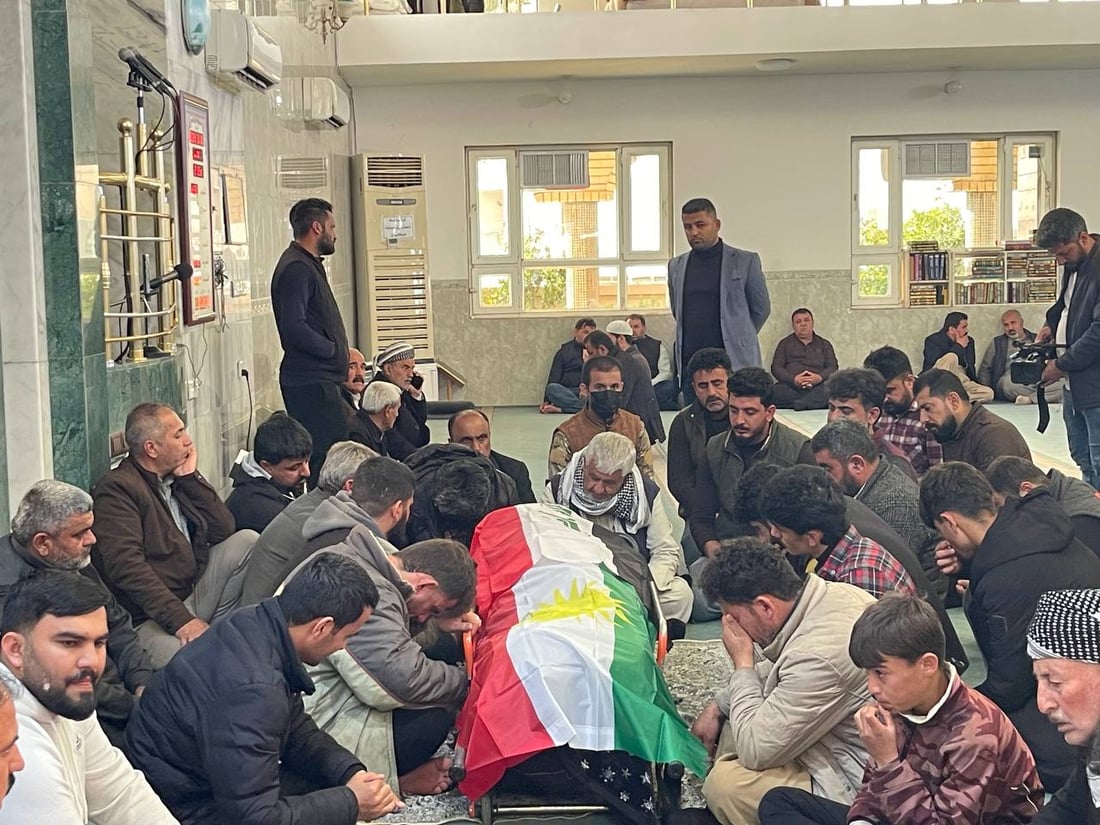 صور: وصول جثامين الخبراء الـ 3 إلى مسجد سامي گردي وسط أربيل