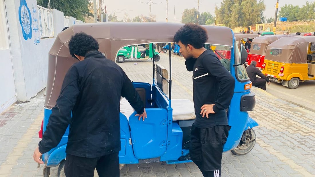 صور: التكتك أغلى من السيارة في العمارة وهذا مكان “الوقفة” الجديدة