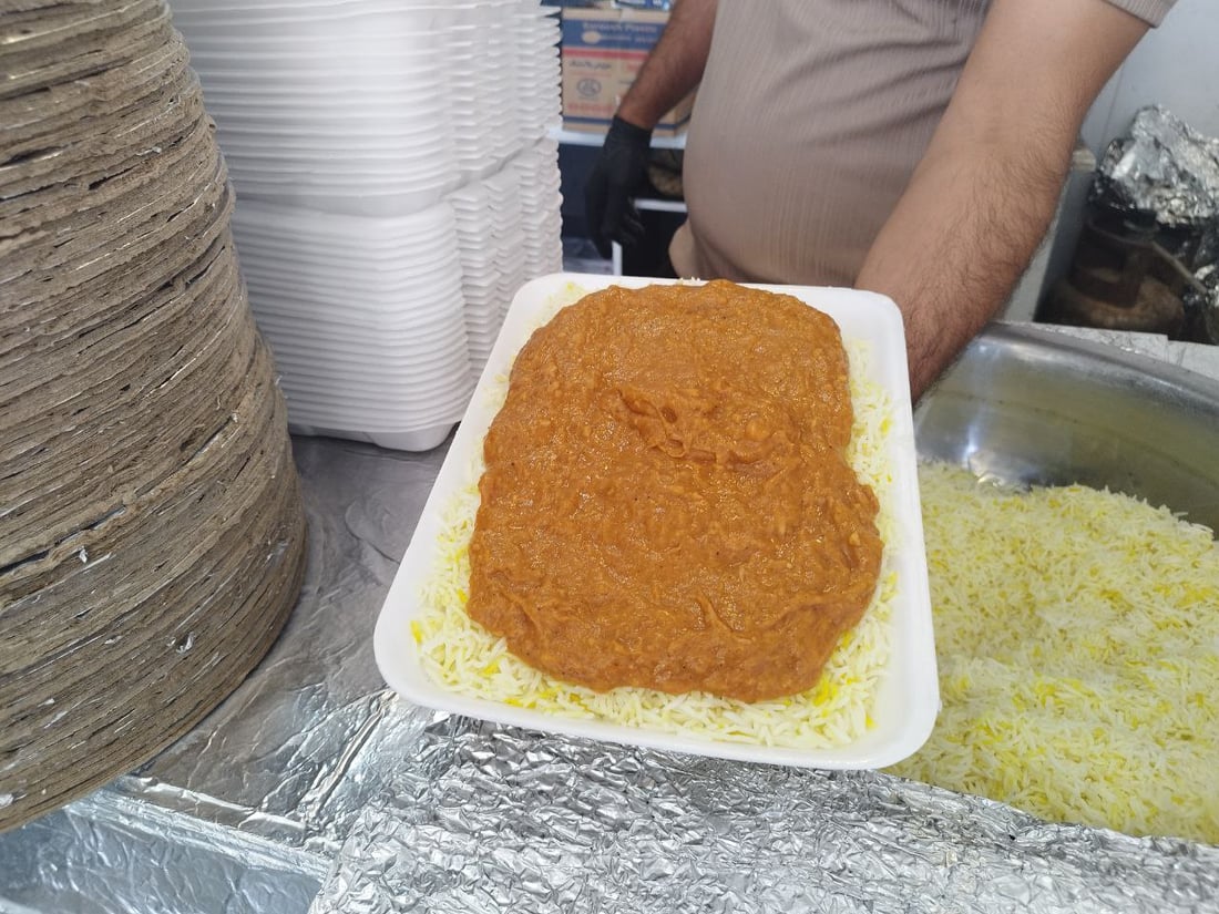 صور: مواكب الحلة تطلب القيمة النجفية بالدليفري.. توزع مجاناً على العوائل (صور)