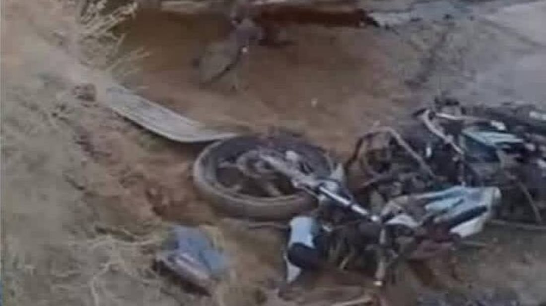 3 شبان على دراجة نارية اصطدموا بشاحنة وفارقوا الحياة