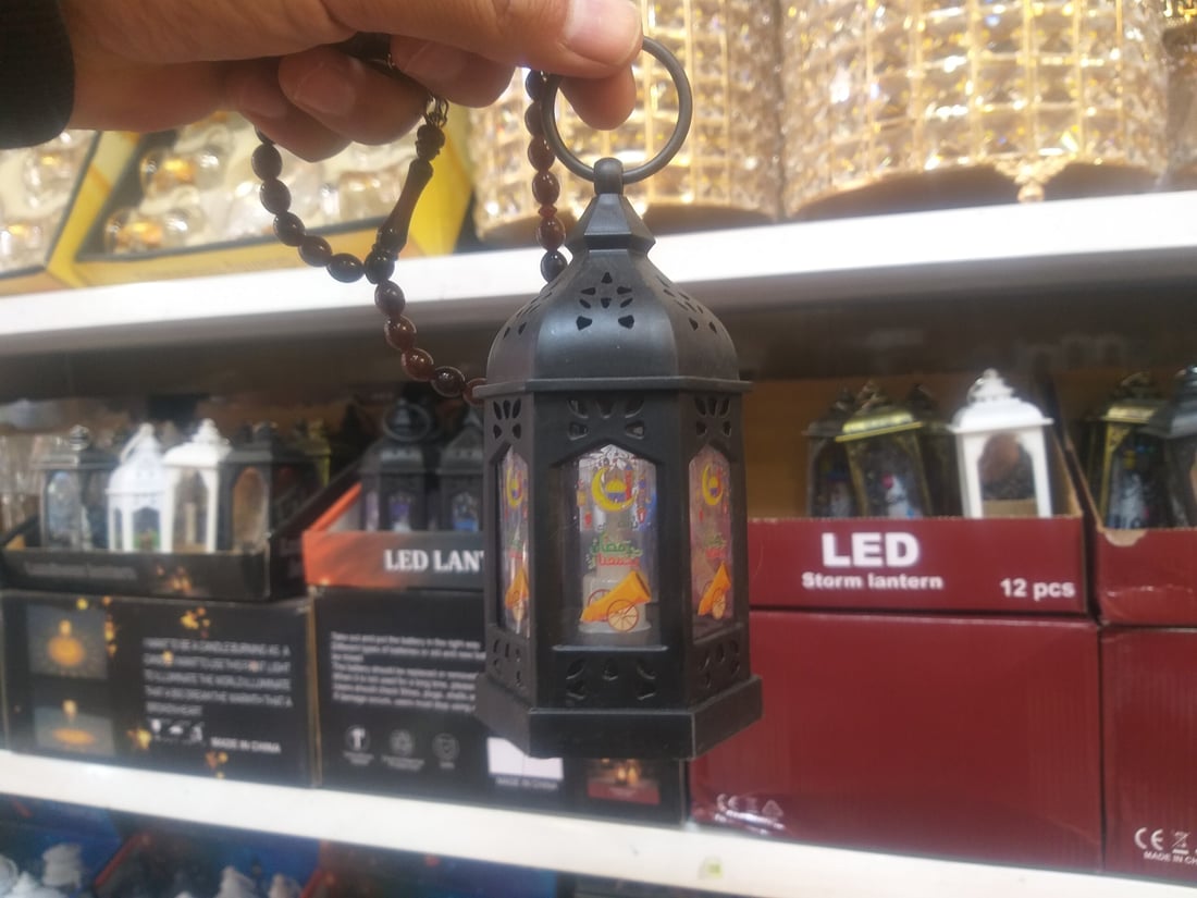 صور: البغداديون يستعدون مبكراً لشهر رمضان.. قائمة بأسعار مواد المطبخ