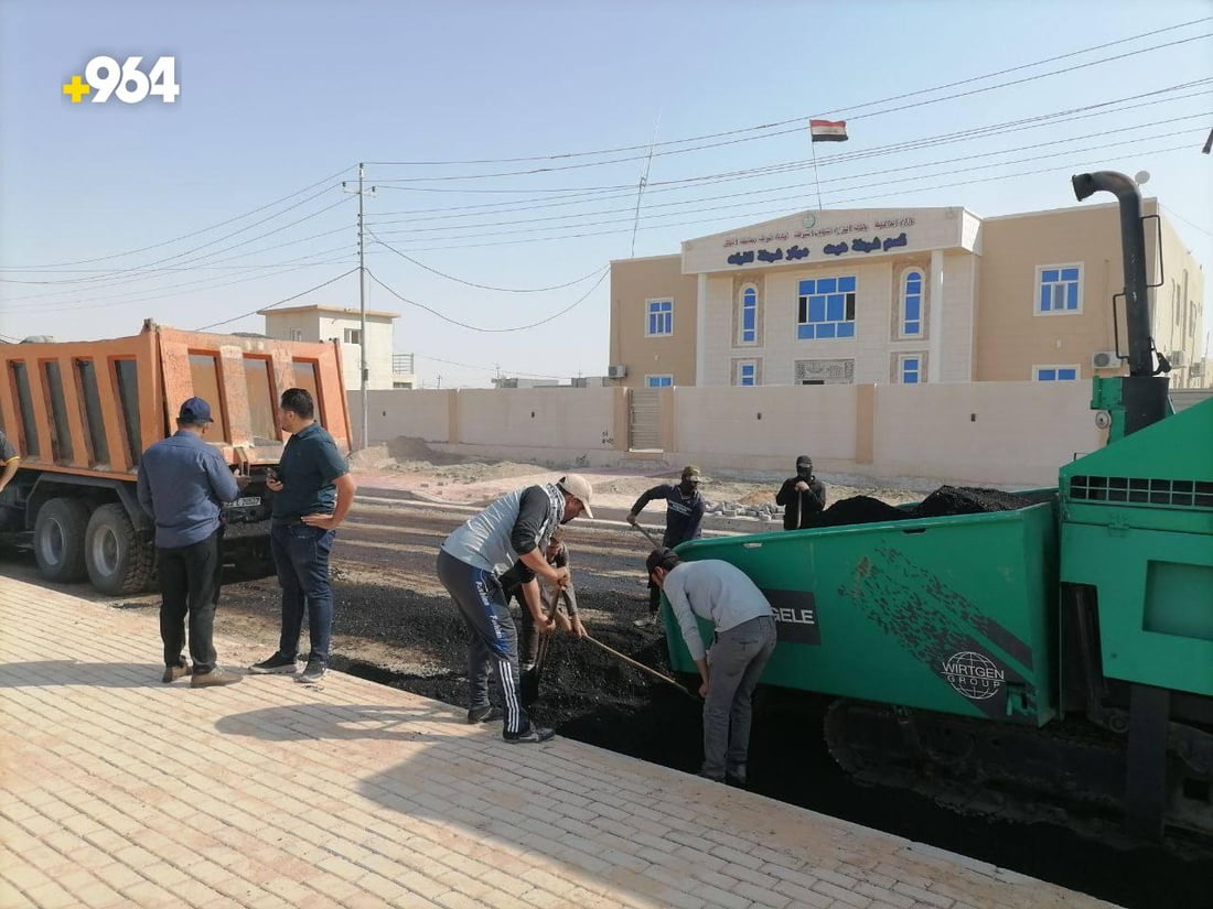 صور من هيت: أصبح لناحية الفرات مبنى بلدية.. والشارع سيتوسع إلى 40 متراً
