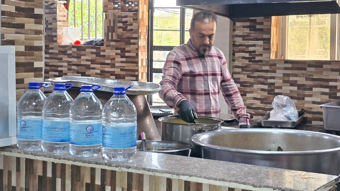 چێشتخانەیەک لە سلێمانی بە ئاوی زمزم چێشت لێئەنێ