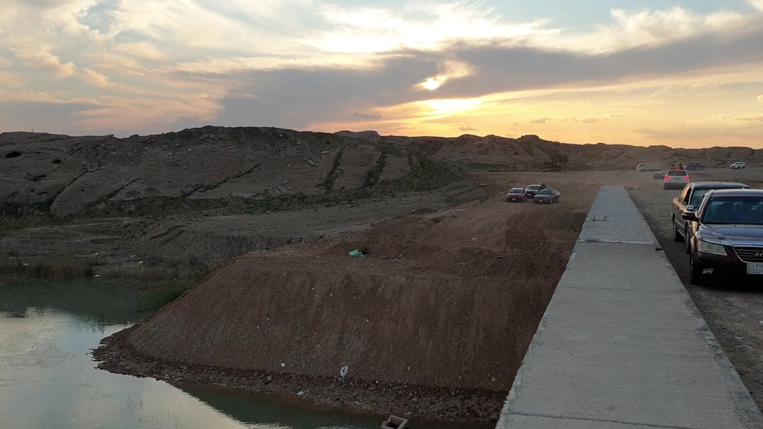 الأمطار تملأ بحيرة حمرين ومئات العوائل غنمت الفرصة وأنجحت النزهات.. صور من ديالى