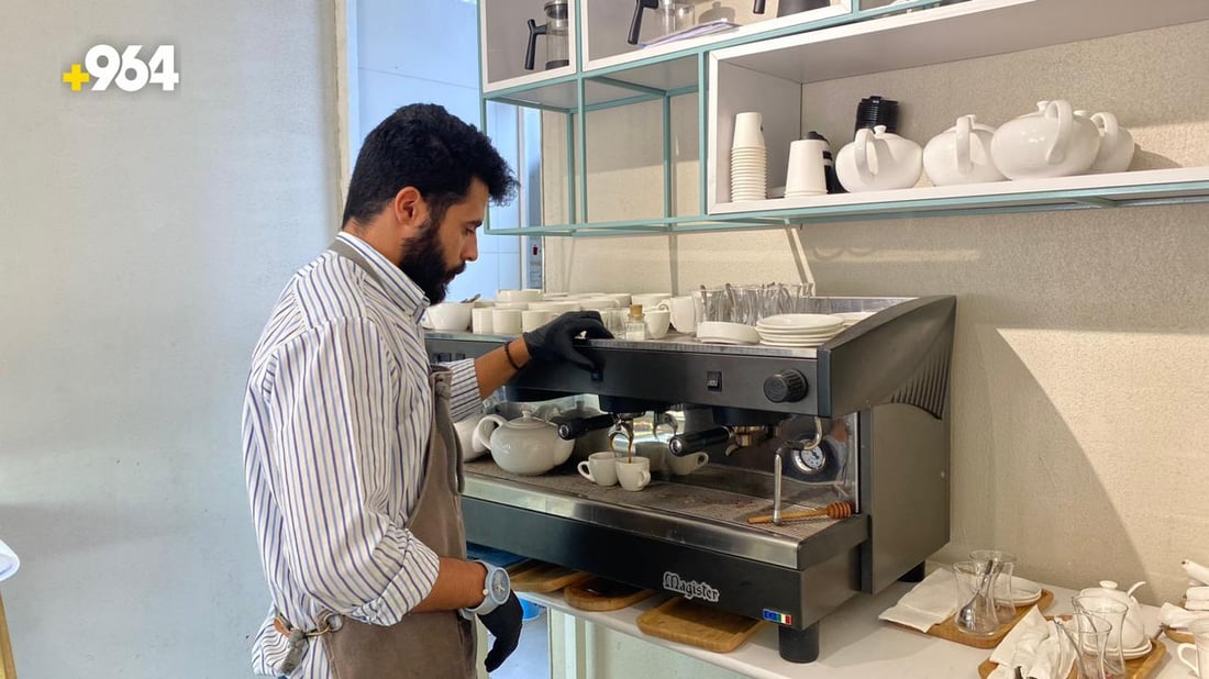 صور: لا حاجة لـ”مينيو” في مطعم “تومان” البصرة.. الشيف يُطعم الزبائن على ذوقه!