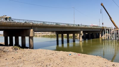فيديو: شهد حروب أميركا وجيش المهدي.. أهم جسور الناصرية خارج الخدمة
