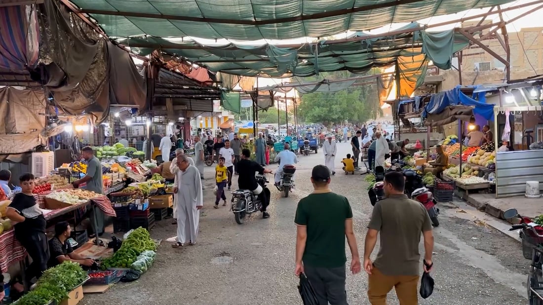 Farmers in Hit supply dawn-harvested crops to local markets