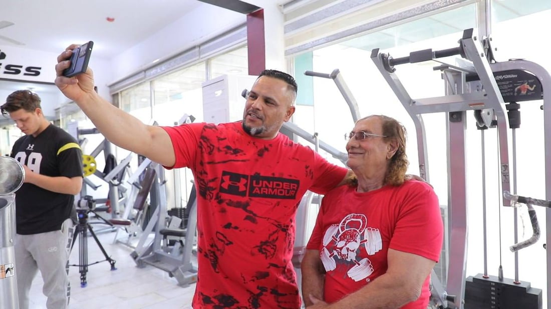 ثمانيني من واسط يواصل تمارين “الحديد”: تدربنا بقطع “السكراب” قبل نصف قرن (صور)