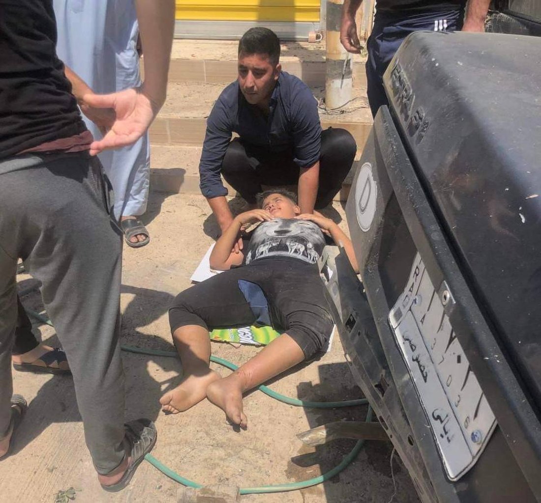 صور: 3 مراهقين سرقوا سيارة والدهم واصطدموا بجدار دكان في كركوك