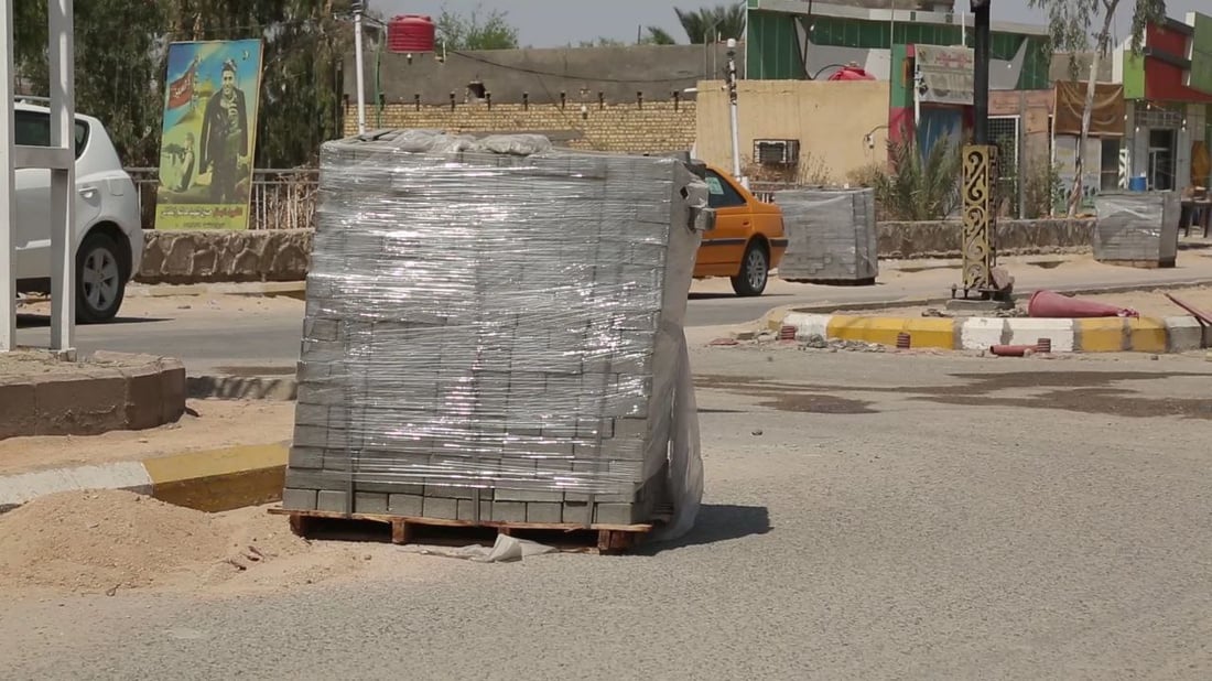 صور: الوركاء بلا مجاري وتفرش الأرصفة بالمقرنص المالح.. “سيتآكل بعد 5 سنوات”