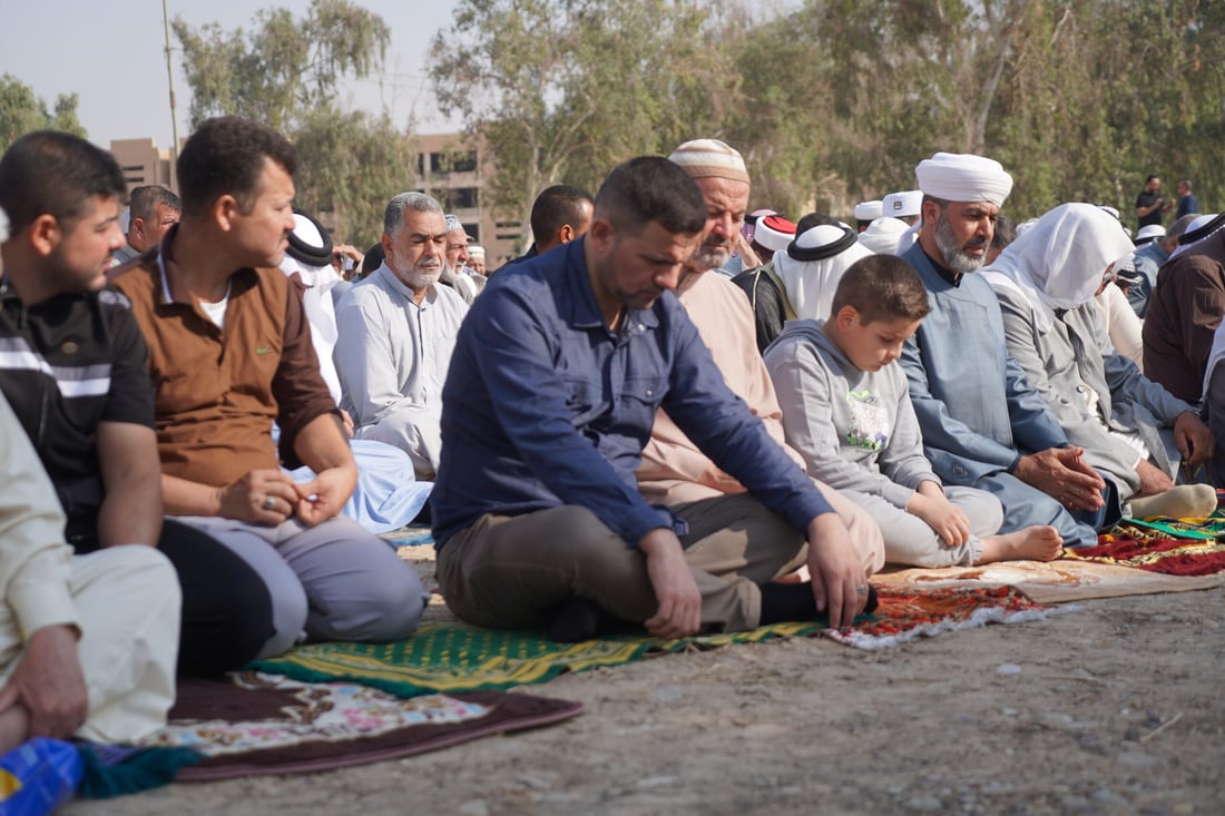 صغاراً وكباراً يتضرعون إلى الله.. صور من صلاة الاستسقاء في الرمادي وتكريت