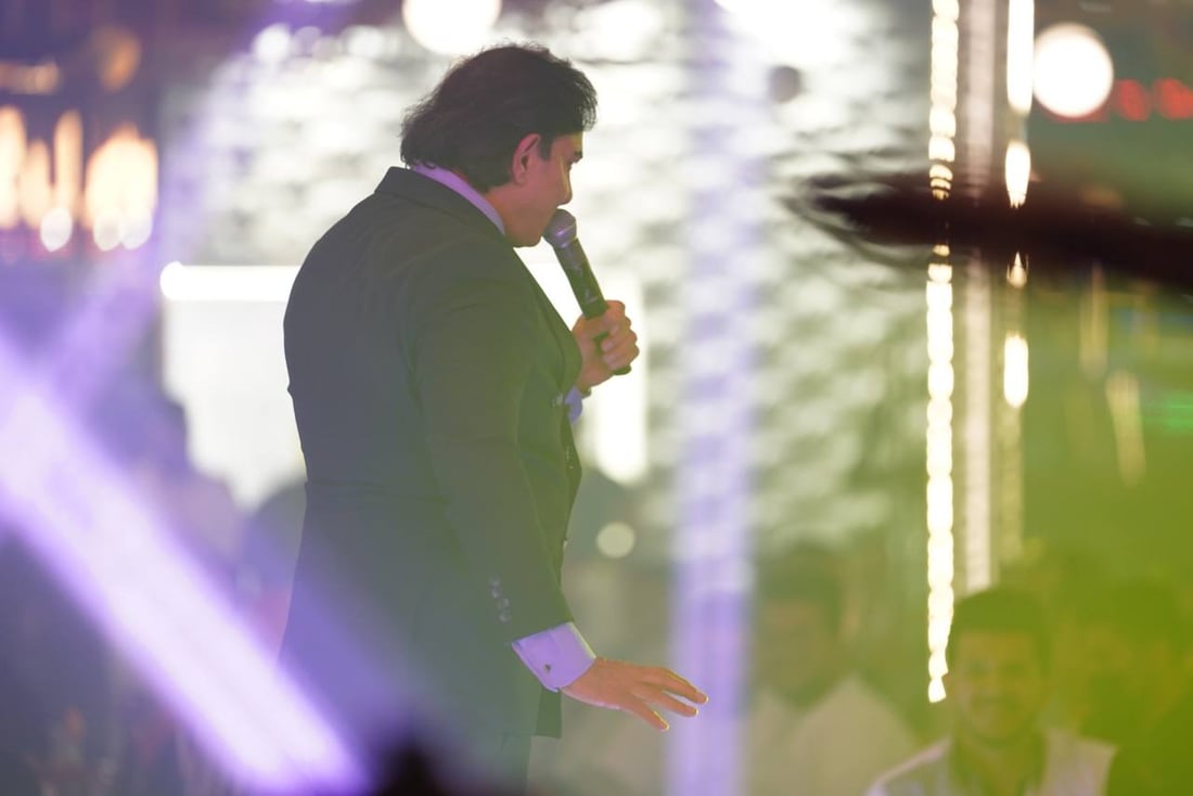 الحفلة مستمرة حتى الآن: صور من ليلة حبيب علي الصاخبة في البصرة.. وحضور من الخليج