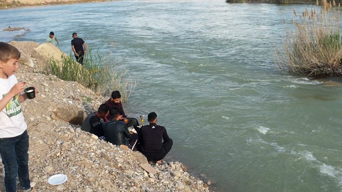 الأمطار تملأ بحيرة حمرين ومئات العوائل غنمت الفرصة وأنجحت النزهات.. صور من ديالى