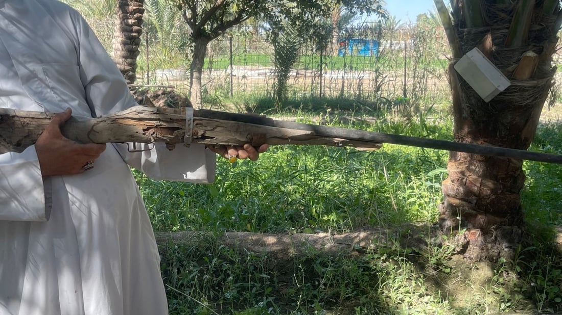 صور: النوزل بندقية من “سكراب صدام” أنقذت الصيادين من جوع الحصار