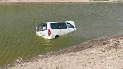 صور: “ستاركس” تغطس في نهر المالح بكامل ركابها.. إنقاذ 7 نساء ورجل