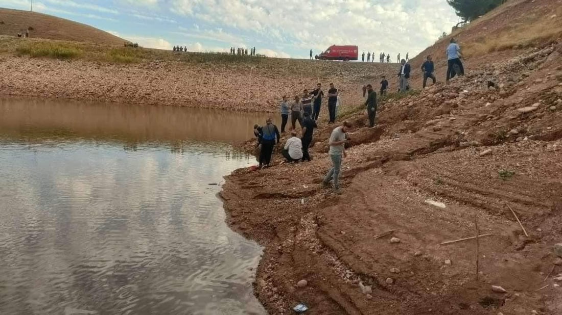 پیکابێک بە چوار سەرنشینەوە کەوتە ناو بەنداوی دەرکار