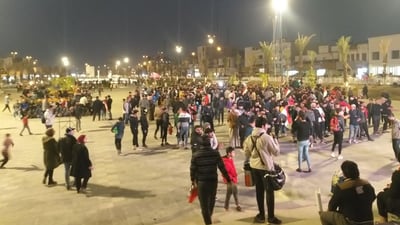 صور: تحت نصب الحرية.. الجمهور البغدادي سعيد بخماسية المنتخب الوطني