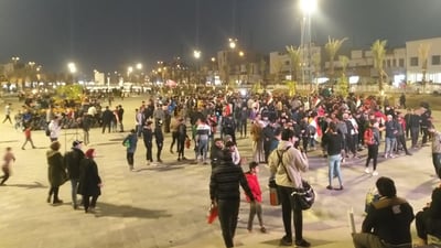 صور: تحت نصب الحرية.. الجمهور البغدادي سعيد بخماسية المنتخب الوطني