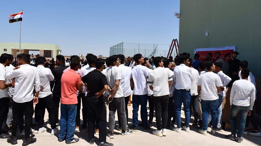 شركة صينية من حقل مجنون النفطي تهدي ملعباً لمدرسة شمال البصرة وتعيد تأهيلها (صور)