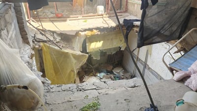 إصابة عائلة بانهيار منزل في الحلة واتهامات لحفارة مشروع المجاري (صور)