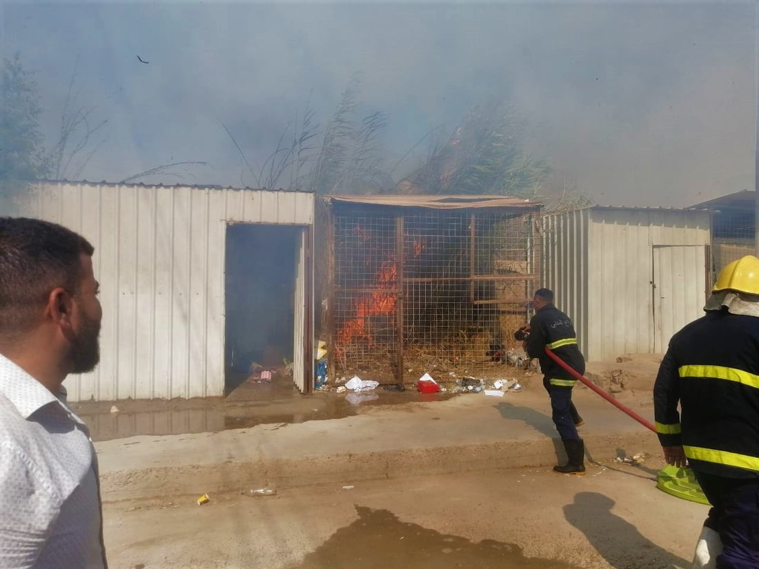 “شغب أطفال” يتسبب بحريق التهم 5 محال وسط الحلة – صور