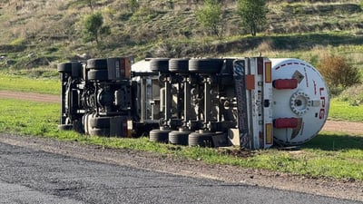 تانگەرێکى گواستنەوەى غازى شل وەرگەڕا