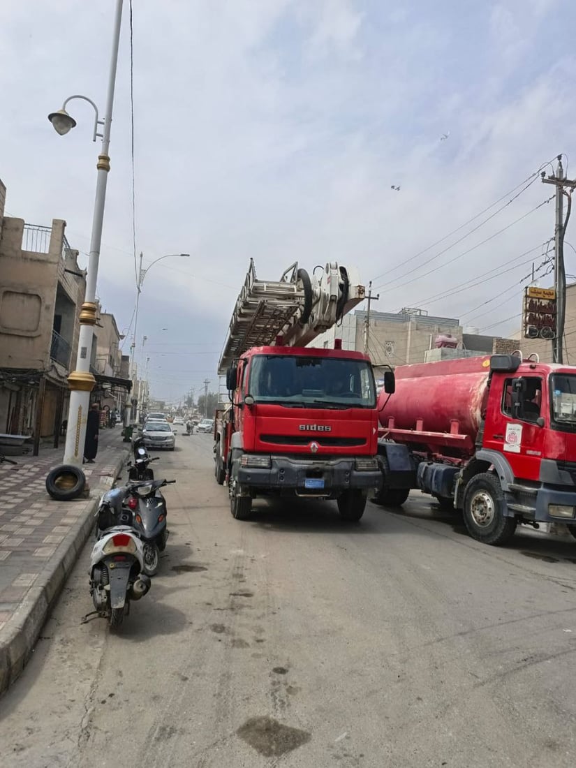 شاهد: الدفاع المدني يمنع كارثة وصول النيران إلى شقق سكنية في الناصرية