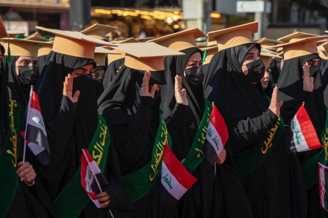 شاهد: 4 آلاف طالبة يقسمن بالله على خدمة العراق أمام مرقد الإمام العباس