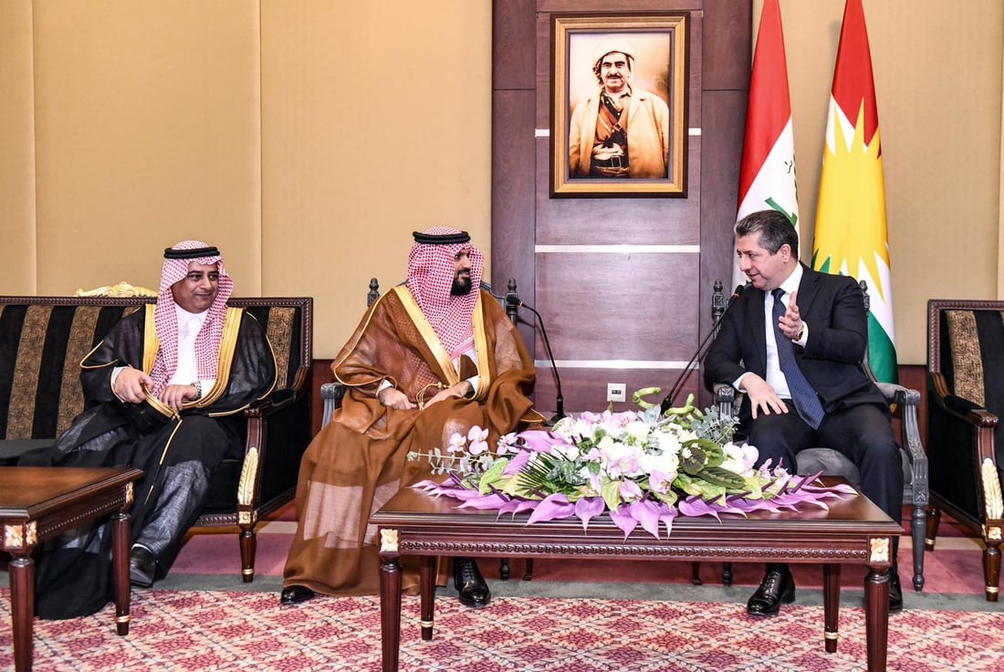 بنزيما بابتسامة عريضة في ضيافة مسرور بارزاني قبيل موقعة الجوية.. صور من أربيل