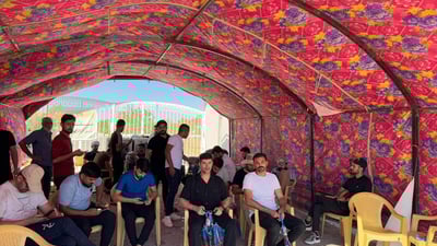 پێش نیوەڕۆ پۆلیس چادرەکەى تێکدان؛ دوانیوەڕۆ دایان نایەوە