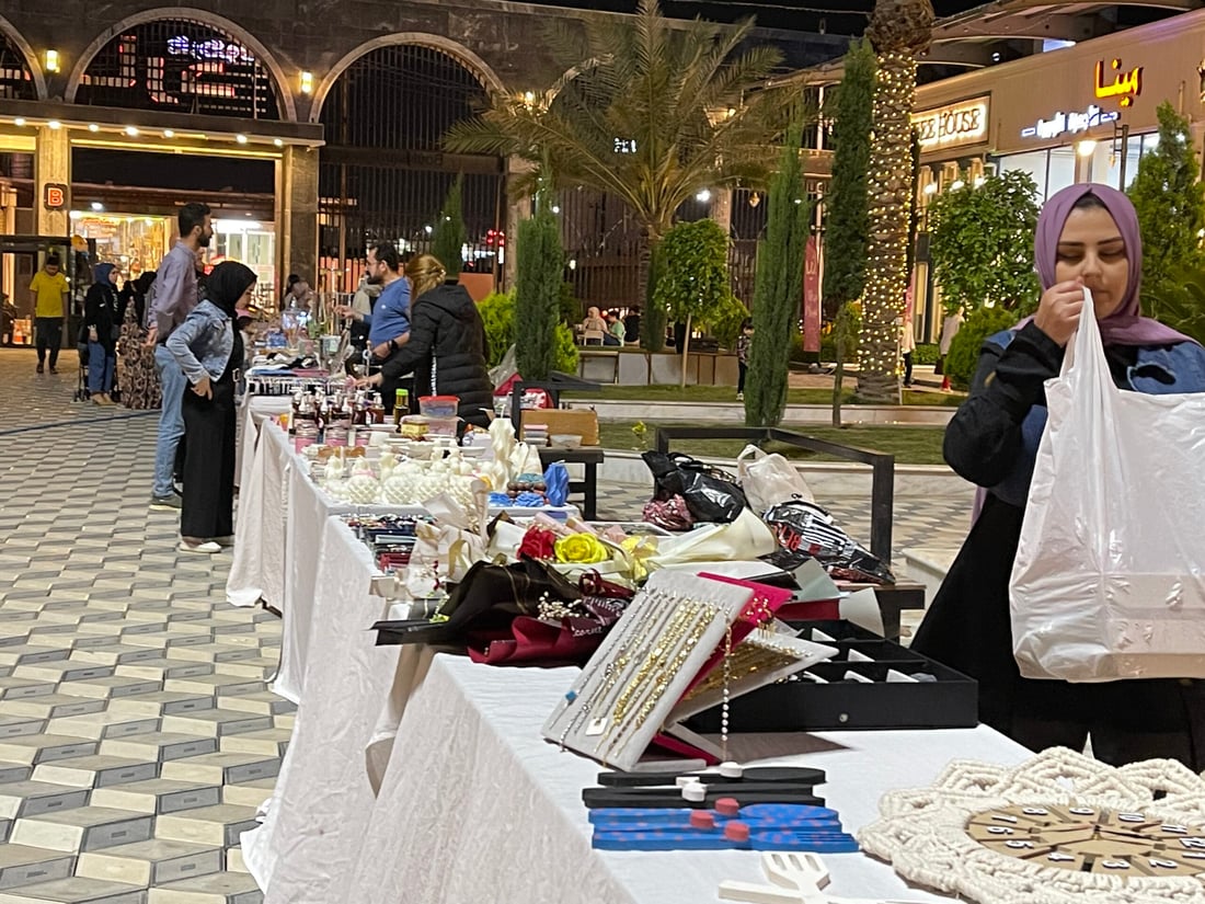 نساء من كركوك تستعرض مهارات إعادة التدوير في معرض “بوليفارد” الليلي (صور)
