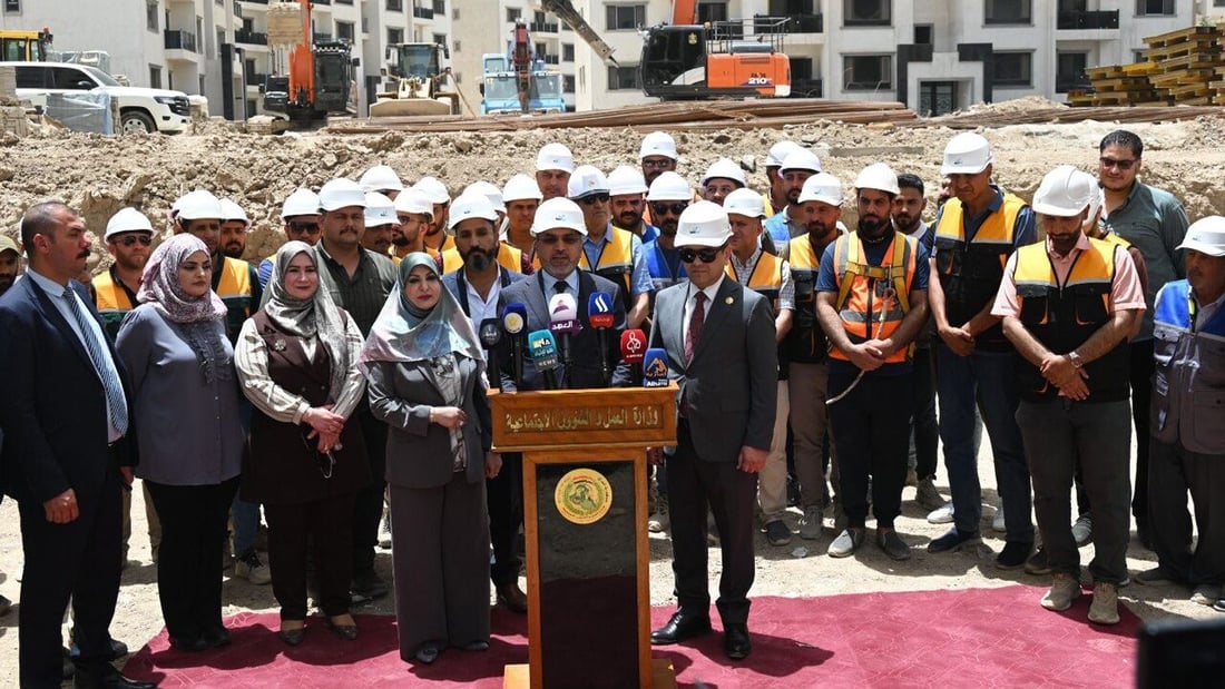 صور: وزير العمل يعلن توزيع أول وجبة من الشقق السكنية في مجمع دار السلام