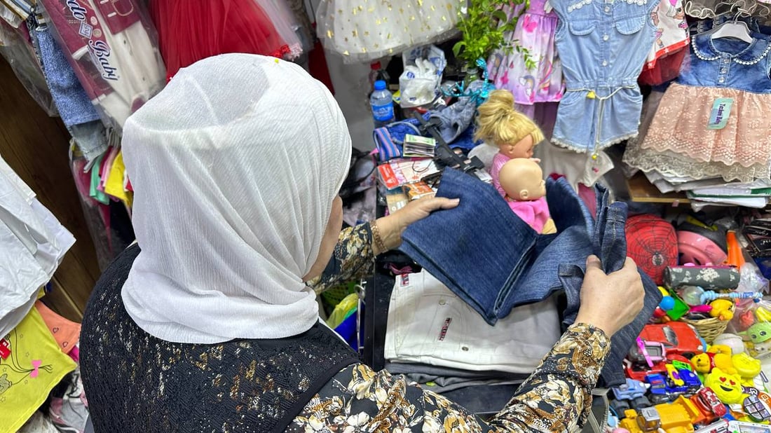 نساء الكوت لا يتحرجن من أم علاء.. صاحبة متجر “جونيور” تحلم بالتعيين رغم الـ 50