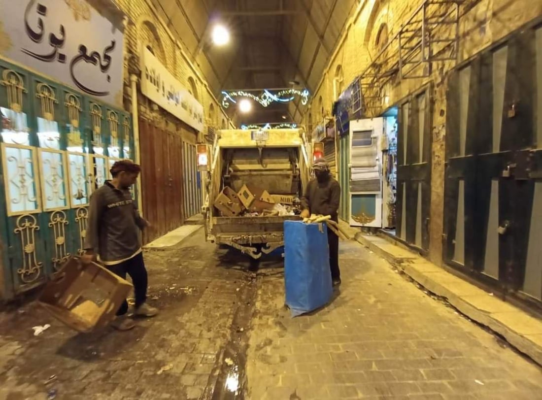 السماوة تعاقب 4 تجار بغرامات كبيرة.. أبعدوا نفاياتكم عن حاويات السوق (صور)