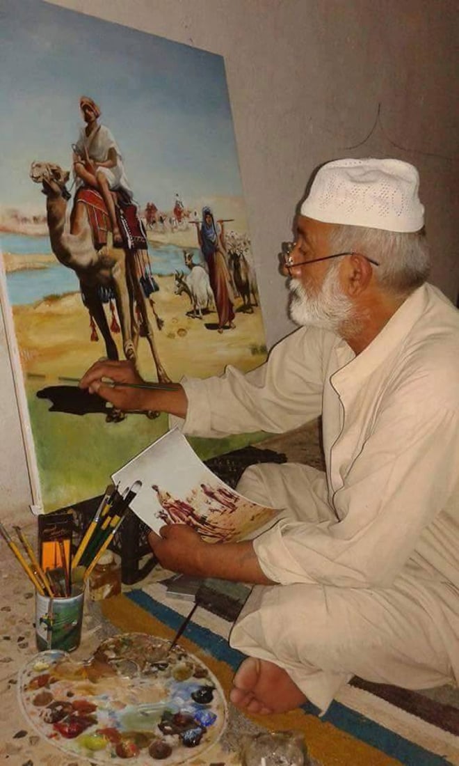 “بالدشداشة والعقال”.. ستيني بموهبة فطرية يُجسّد طبيعة الريف بلوحات عالمية