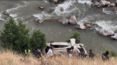 تەکسیەک وەرگەڕا و شۆفێرەکەی گیانی لەدەستدا