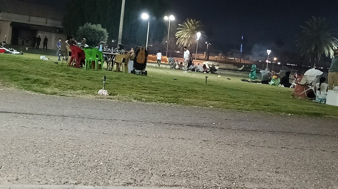صور: البغداديون استمتعوا في آخر ليلة من العطلة الصيفية وأكلوا المشويات