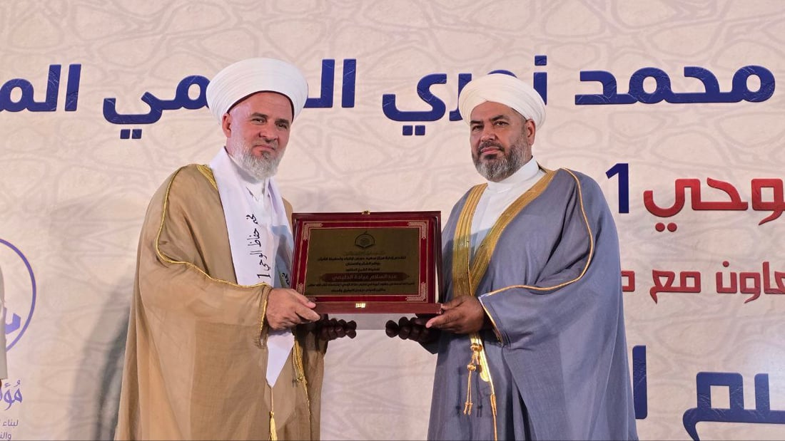 الفلوجة تحتفي بتخريج 120 حافظاً وحافظة للقرآن.. 115 عمرة وهدايا