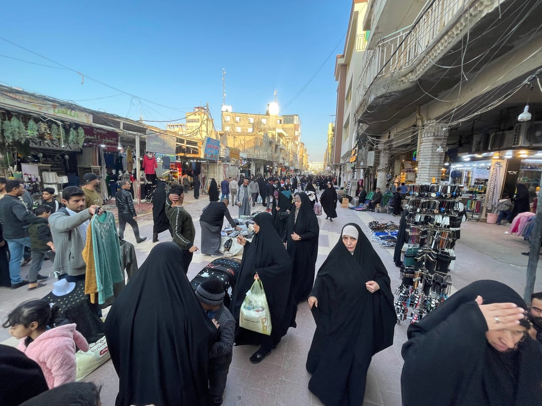 إنه أكثر مكان إثارة للمتاعب.. بلدية النجف في كر وفر مع بسطات شارع الصادق