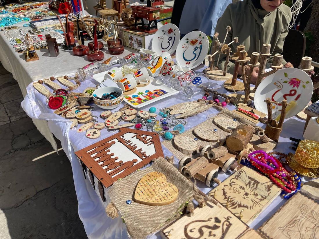 بالموناليزا وأم كلثوم.. الدفاع تفتتح بازاراً خيرياً في مقر التوجيه المعنوي (صور)