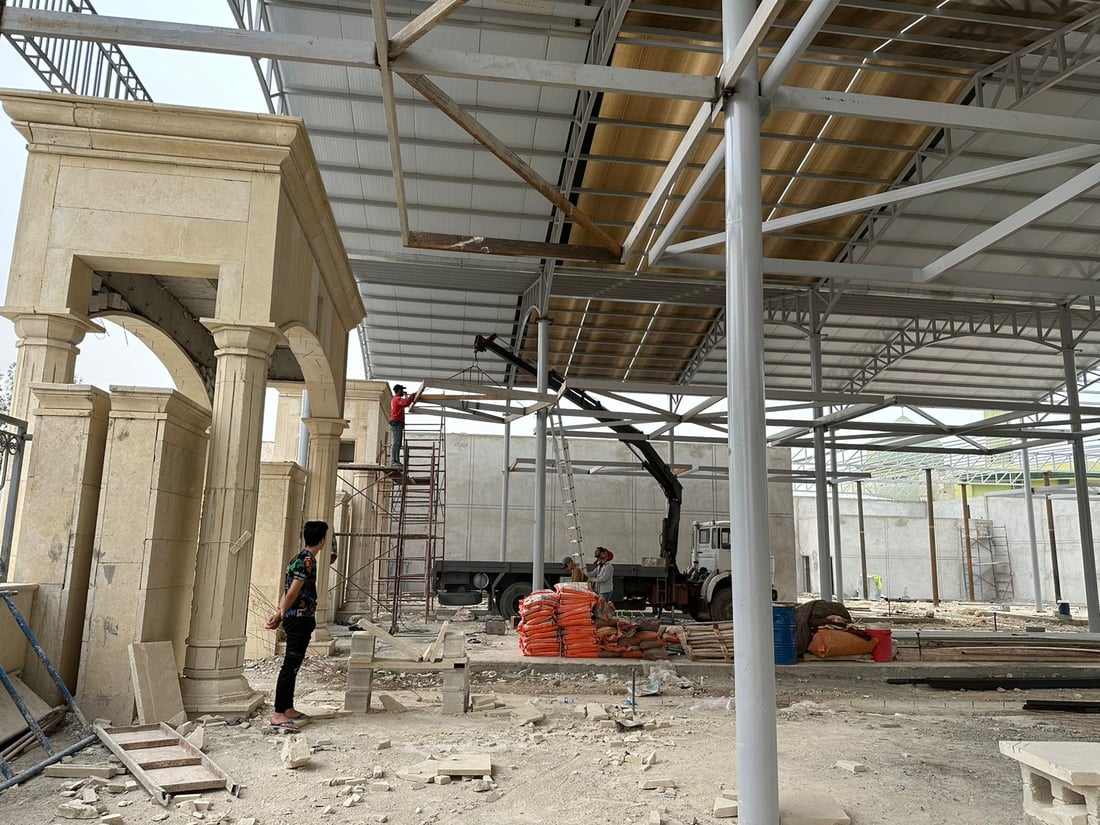 العمل يشارف على نهايته.. جولة مصورة من سوق الموصل النموذجي في باب الطوب