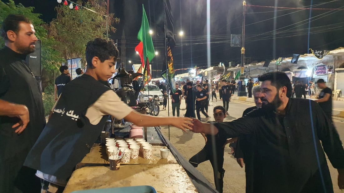 صور: مواكب تلعفر توزع كل شيء من الفجر حتى منتصف الليل.. والمطاعم شبه مغلقة